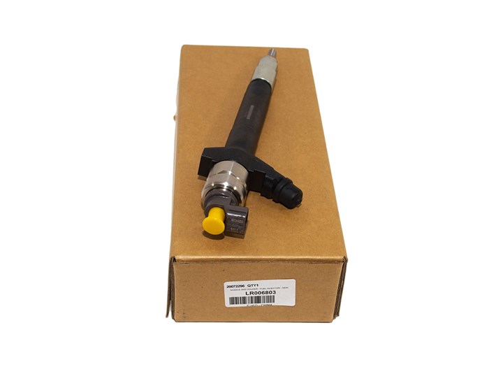 NOZZLE AND HOLDER - FUEL INJECTOR - NEW